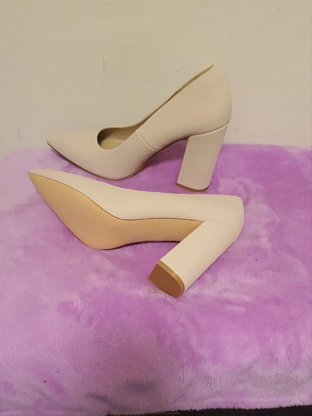Women’s Pointed-Toe Block Heel Pumps in Pale Pink